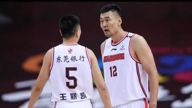公交车被多人伦小说